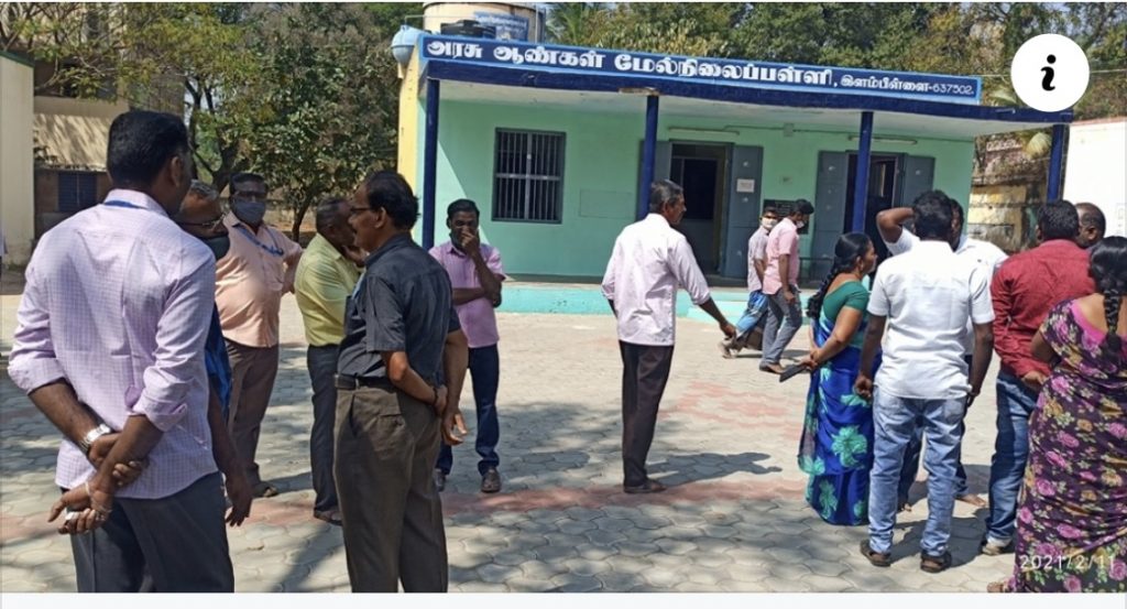 மகனை அரச பாடசாலையில் சேர்க்க சென்ற தாயை பாலியல் துன்புறுத்தல் செய்த தலைமை ஆசிரியரால் பரபரப்பு ஏற்பட்டுள்ளது.