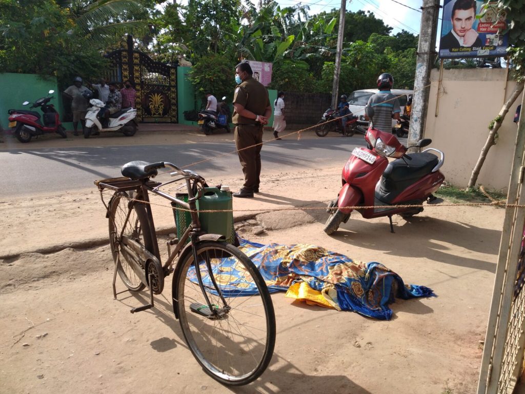 யாழில் வீதியில் சைக்கிலில் சென்றவர் திடிரென விழுந்து மரணம்