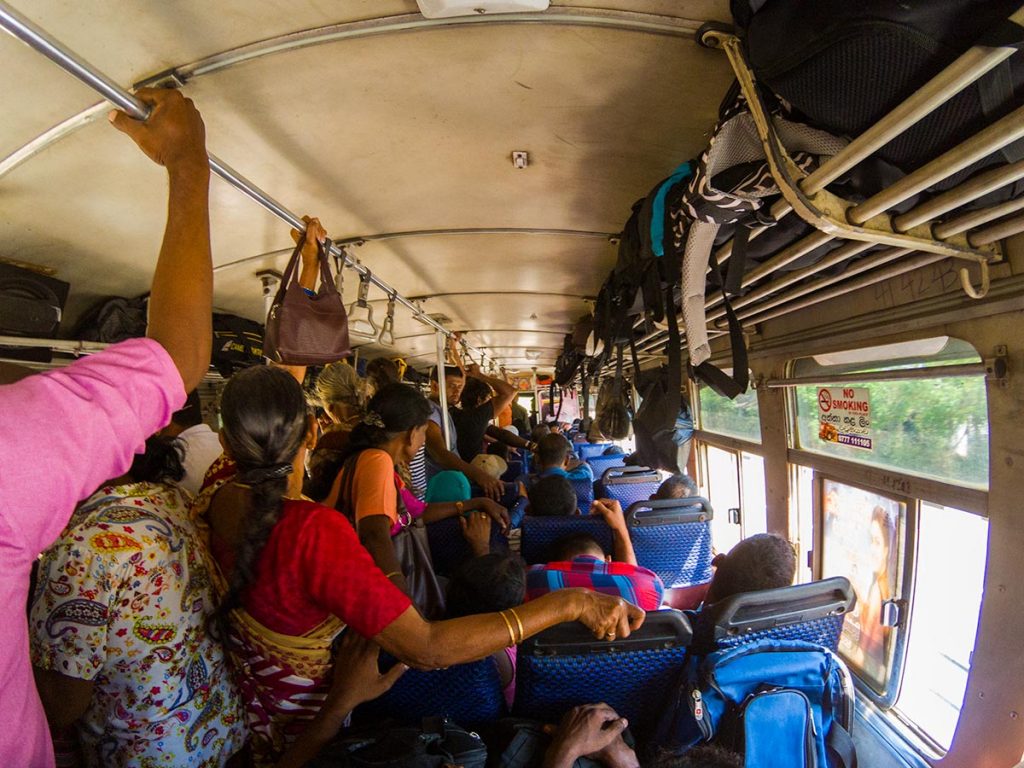 இலங்கையில் பேருந்தில் பயணிக்கும் பெண்களுக்கு விடுக்கப்பட்டுள்ள எச்சரிக்கை!