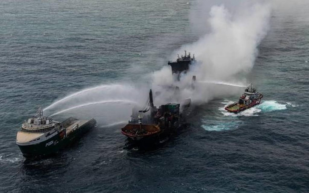 எக்ஸ்பிரஸ் பேர்ள் கப்பலால் இலங்கைக்கு நீடிக்கும் ஆபத்து…..!