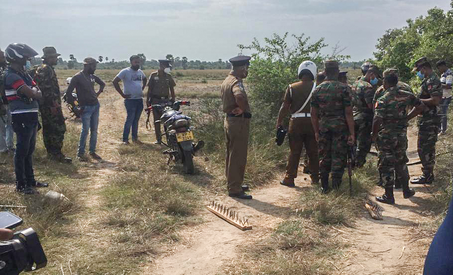 யாழில் மணல் கடத்தல்காரர்கள் மீது பொலிஸார் துப்பாக்கி பிரயோகம்!