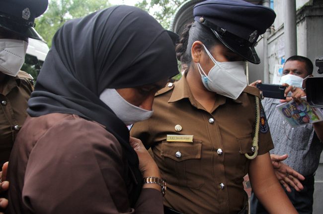 மலசலகூடத்திற்குள் பணிப்பெண்களின் முகத்தை வைத்து அசுத்தநீரை திறந்து விடும் ரிசாத்தின் மனைவி – பாதிக்கப்பட்ட பெண்ணொருவர் வாக்குமூலம்