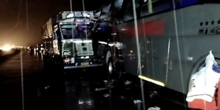 உத்தரப்பிரதேச பேருந்து விபத்தில் 18 பேர் பலி!