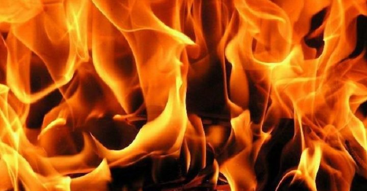 கிரிபத்கொடையில் தீ விபத்து – 4 சிறுவர்கள் உட்பட 12 பேர் பாதுகாப்பாக மீட்பு