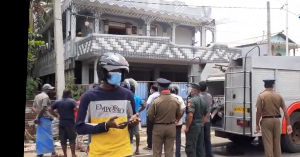 யாழ்-பருத்தித்துறை வீதியில் வீடு ஒன்றினுள் தீ விபத்து;பல லட்சம் பெறுமதியான பொருட்கள் எரிந்து நாசம்!