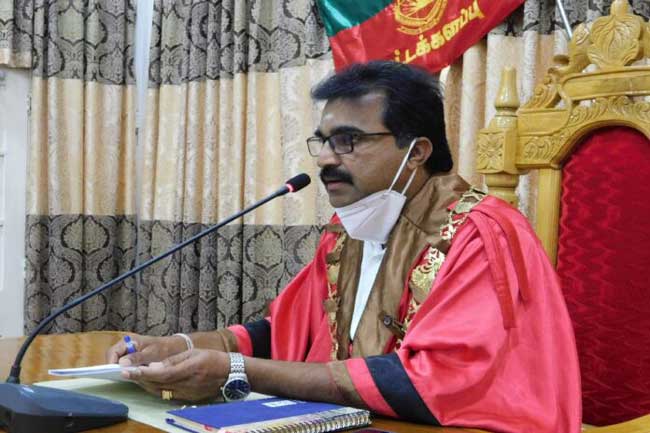 மாநகர சபையை குழப்பி,அது விருத்திகளை தடுக்கும் செயற்பாடுகள் முன்னெடுக்கப்பட்டு வருகிறது.