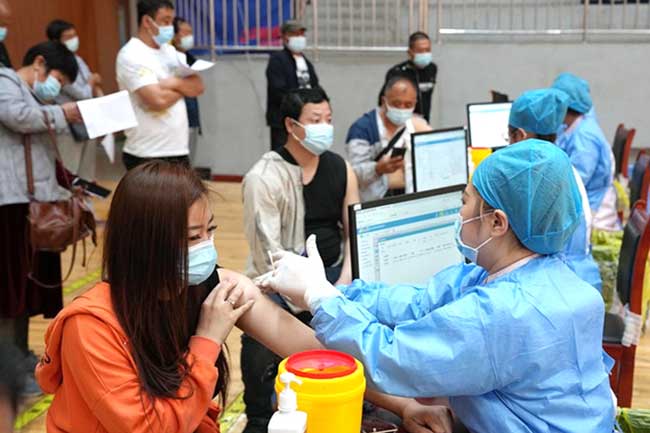 சீனாவில் மீண்டும் கொரோனா;பாடசாலைகள், சுற்றுலாத் தளங்களை மூட உத்தரவு!