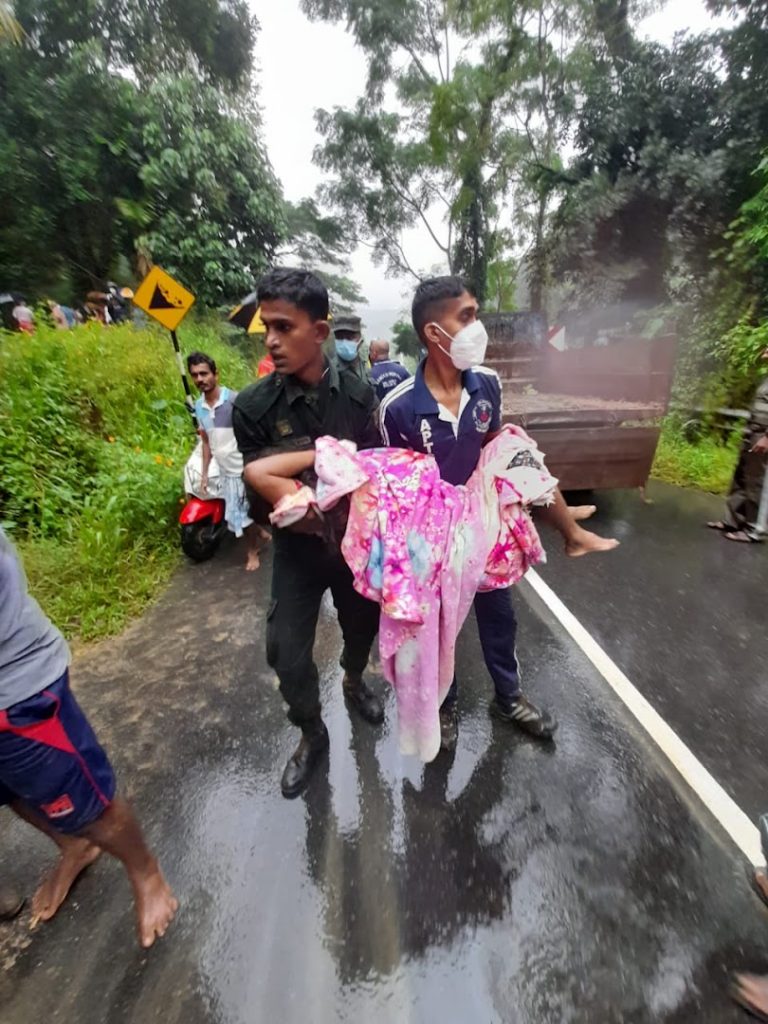 3 பேரின் உயிரை பறித்த மண்மேடு!