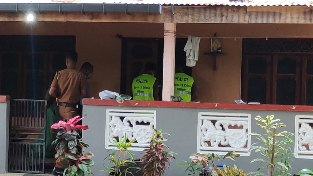 கிளிநொச்சியில் அதிர்ச்சி மேல் அதிர்ச்சி; லண்டனில் இருந்து வந்த பெண் உரப்பையில் சடலமாக மீட்பு.-Karihaalan news.