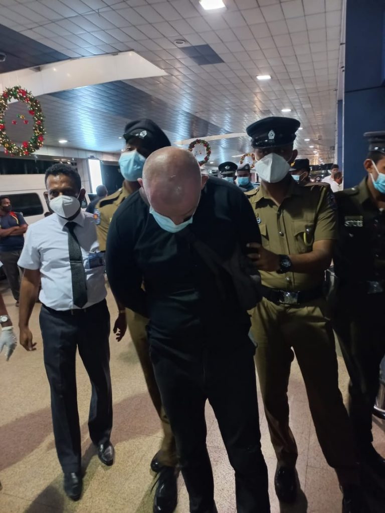 கட்டுநாயக்க விமான நிலையத்தில் பரபரப்பு – அதிரடி படையினர் நடவடிக்கை-Karihaalan news.