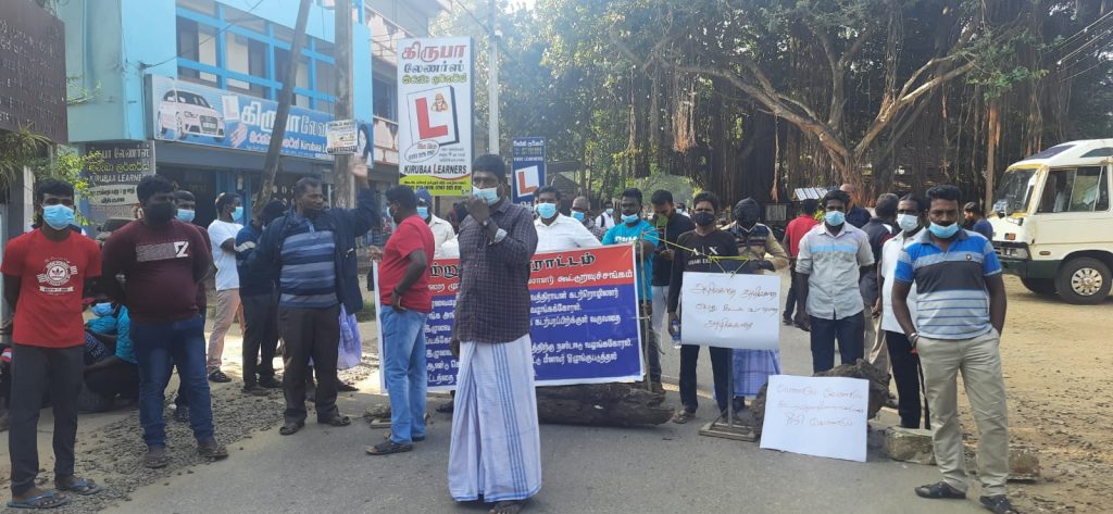 யாழ் மாவட்ட செயலகம் ஏ9 வீதியை முடக்கி போராட்டம்-Jaffna news