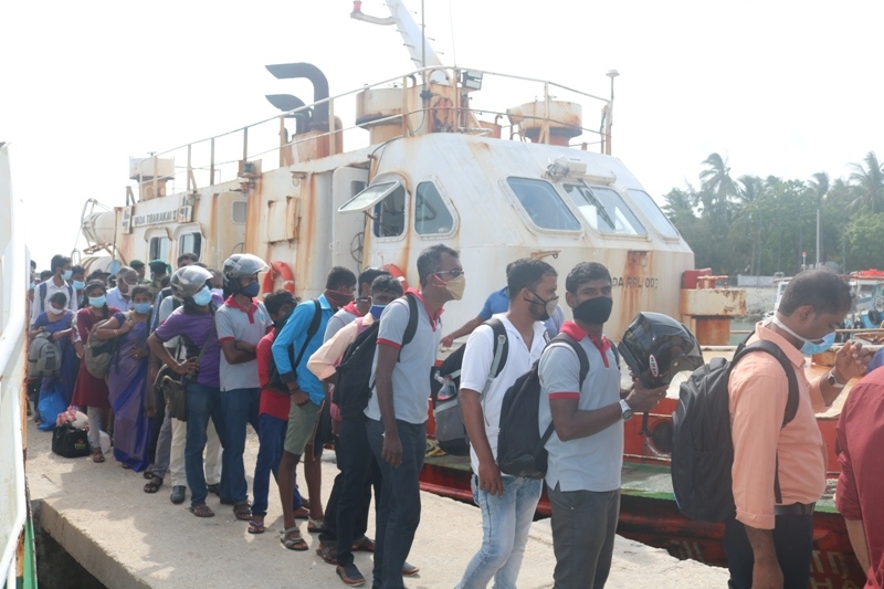 யாழ் நெடுந்தீவுக்கான பொதுப் போக்குவரத்தில் ஏற்பட்ட பெரும் சிக்கல்: மக்கள் பாதிப்பு-Jaffna news