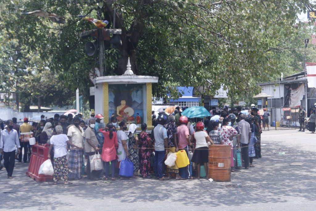 கொழும்பில் களமிறக்கப்பட்ட படையினர்!-Karihaalan news