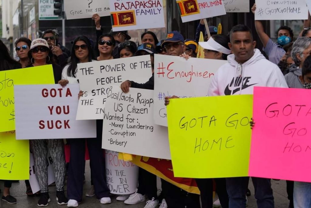 ராஜபக்ச அரசாங்கத்திற்கு எதிராக அமெரிக்காவில் வீதிக்கு இறங்கிய இலங்கையர்கள்!-Karihaalan news