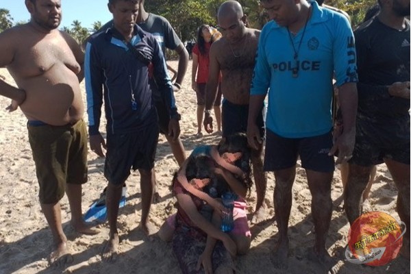 கடல் அலையில் அடித்துச் செல்லப்பட்ட இரு யுவதிகள்; பதறவைத்த சம்பவம்-Trincomalee news