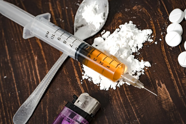 வேறு வழியில்லை; யாழில் பெற்ற மகனை தூக்கியெறிந்த தாயார்!-Karihaalan news