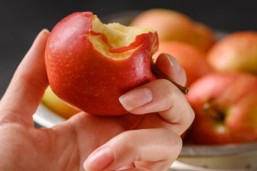 ஆப்பிள் சாப்பிடுபவர்களுக்கு இவ்வளவு நன்மைகளா!