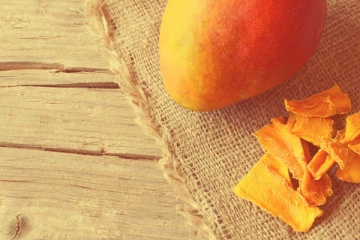 மாம்பழத்தை சாப்பிடுவதற்கு முன்பு தண்ணீரில் ஊறவைக்க வேண்டும் !