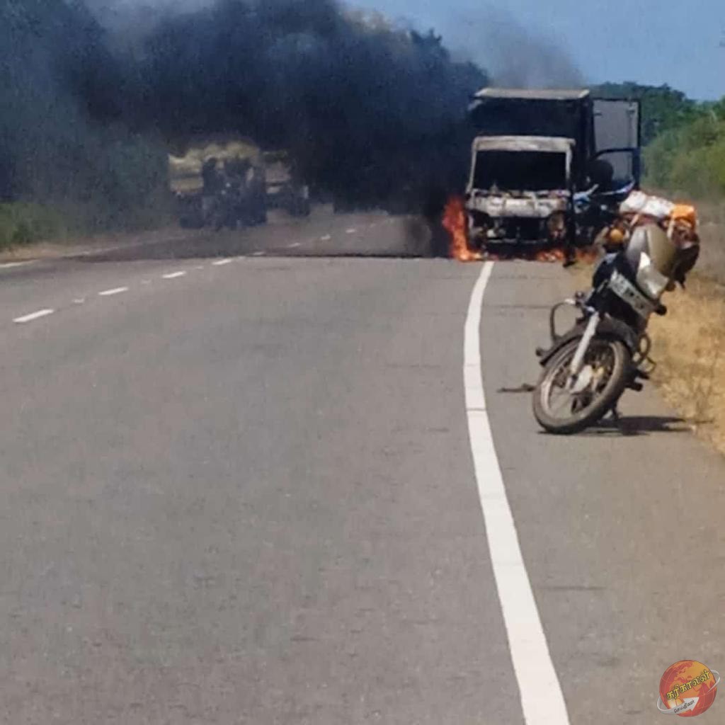 மன்னாரில் தெய்வாதீனமாக உயிர் தப்பிய சாரதி; தீப்பற்றி எரிந்த வாகனம்!