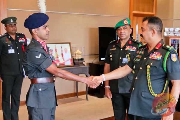 பயணிகள் உயிரை காத்த இராணுவ வீரருக்கு பாராட்டு