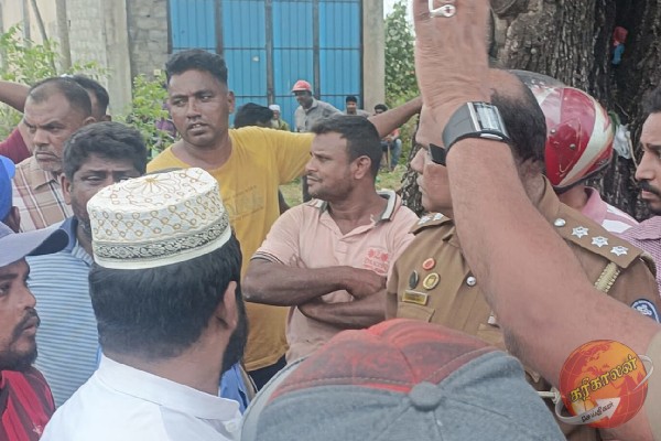 வவுனியாவில் மக்களுக்கு இடையில் முரண்பாடு; பொலிசார் தலையீடு!