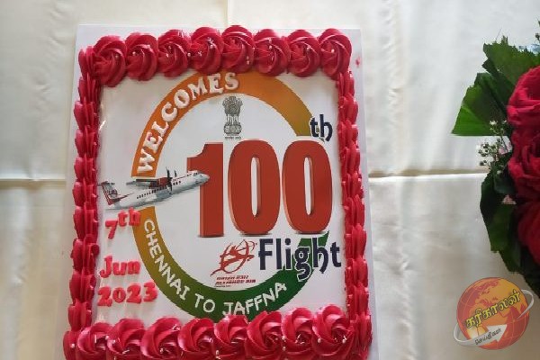 யாழ் – சென்னை 100 வது விமானசேவை நேற்று ! கேக் வெட்டி கொண்டாடிய ஊழியர்கள்