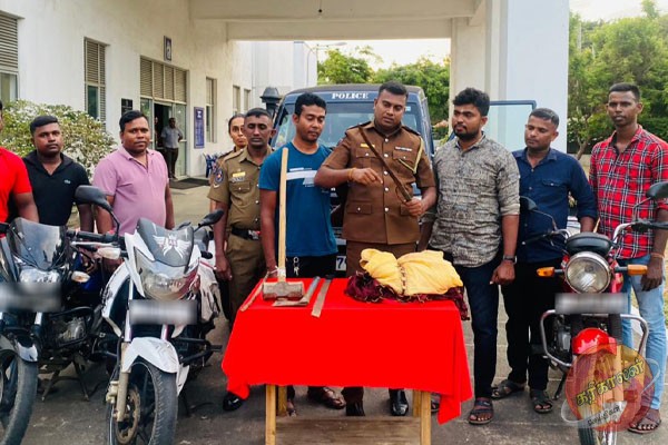 யாழில் பெண்களின் ஆடைகளை அணிந்து கொள்ளையிட்ட கும்பல்