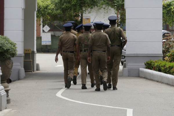 பொலிஸ் கான்ஸ்டபிளுடன் உறவு வைத்தவருக்கு நேர்ந்த நிலை!