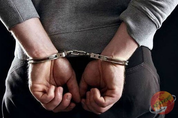 தான் கற்பித்த பாடசாலையிலேயே மாணவர்களுக்குரிய பொருட்களை திருடிய ஆசிரியர் கைது