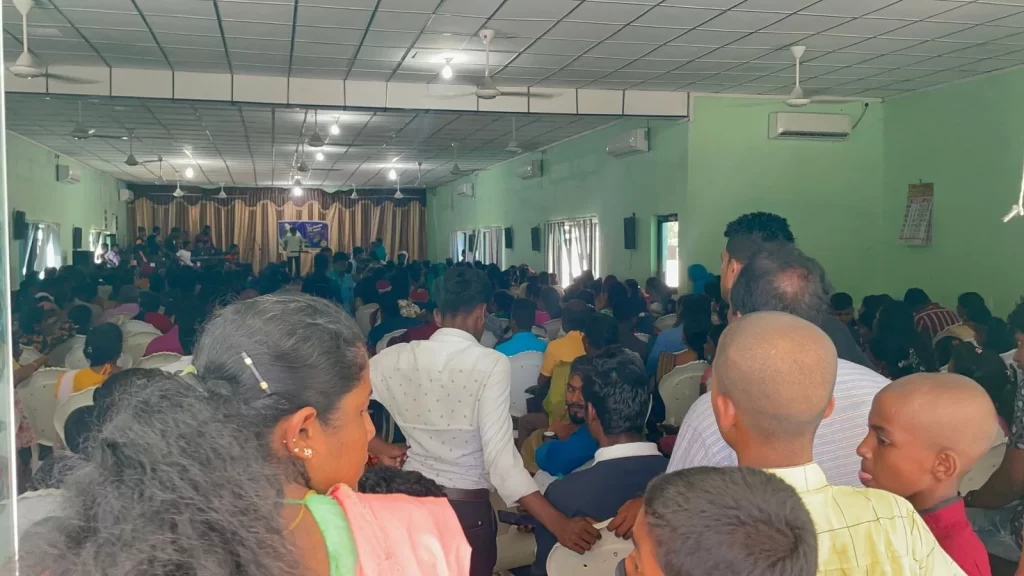 மன்னாரில் பாடல் போட்டி: பாரிய பண மோசடி! ஏமாற்றத்துடன் திரும்பிய மக்கள்