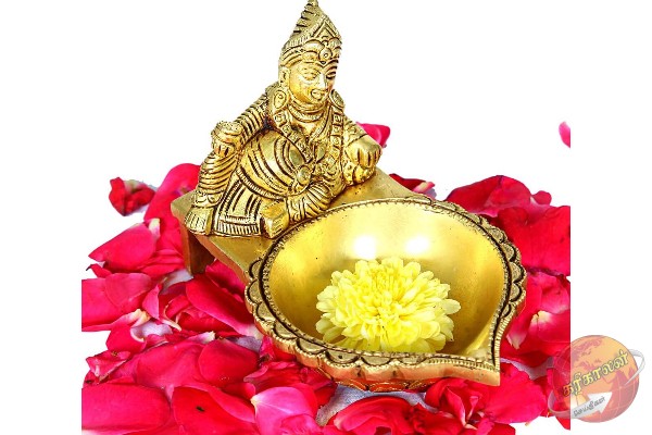 வீட்டில் பணவரவை அதிகரிக்க வெள்ளிக்கிழமைகளில் இதை செய்தால் போதும்!