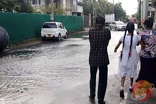 பாடசாலை சென்று கொண்டிருந்த தந்தைக்கும் மகளுக்கும் நேர்ந்த அவலம்