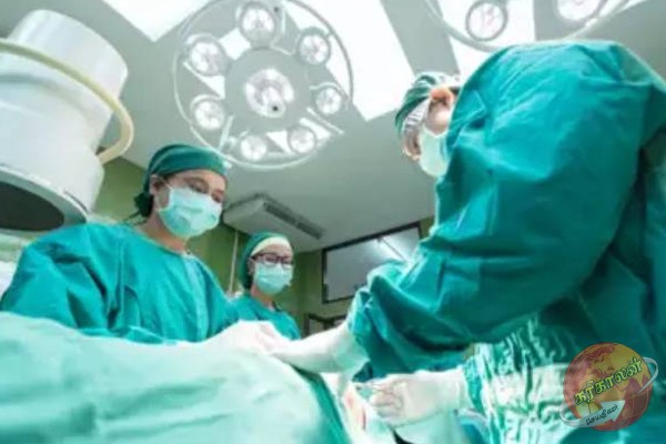 உணவு சாப்பிடும்போது பெண்ணொருவருக்கு நேர்ந்த சோகம்! அதிர்ச்சியை ஏற்படுத்திய சம்பவம்