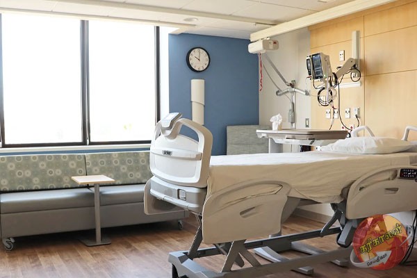 யாழில் முட்டை ஏற்றி வந்த வாகனமும் மோட்டார் சைக்கிளும் மோதி விபத்து