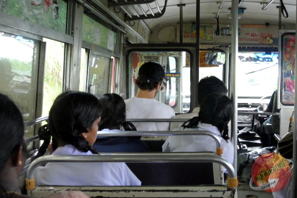 பஸ்ஸில் பயணித்த பாடசாலை மாணவிக்குப் பாலியல் தொந்தரவு