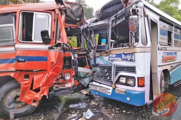 கொழும்பு – கண்டி பிரதான வீதியில் கோரவிபத்து; 15 பேரின் நிலை