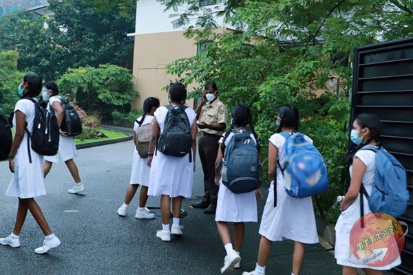 பாடசாலை விடுமுறையில் மாற்றம்