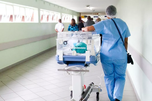 பாதசாரி கடவையில் மகளுடன் சென்ற ஆசிரியை பலி