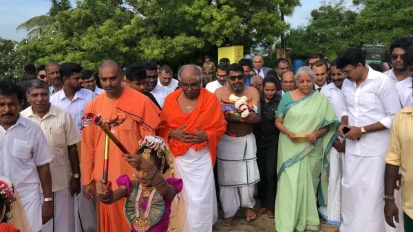 திருக்கோணேஸ்வர ஆலயத்தில் இந்திய நிதியமைச்சர் வழிபாடு