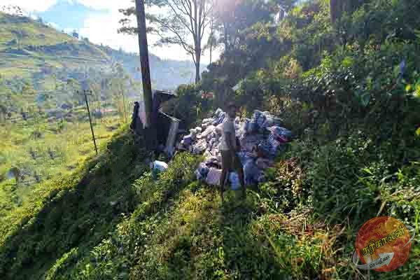 வட்டவளைப் பகுதியில் விபத்துக்குள்ளான ஆடையுடனான லொறி