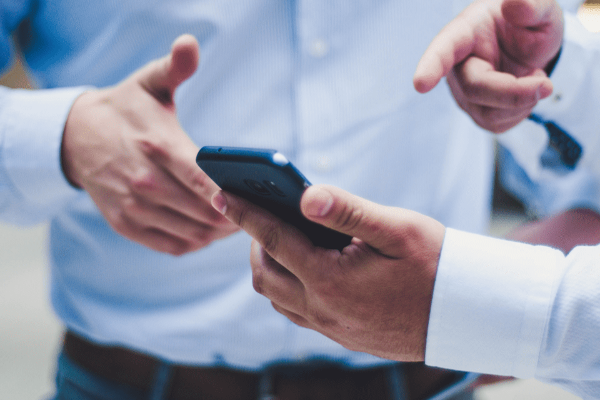 மாணவிகளுக்கு ஆபாச குறுந்தகவல் அனுப்பும் முல்லைத்தீவு ஆசிரியர்; கடும் கோபத்தில் பெற்றோர்!