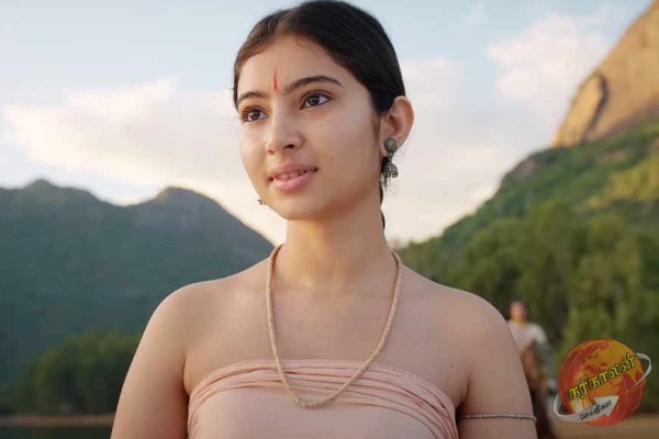 விஜய்க்கு ஜோடியாகும் விக்ரமின் ரீல் மகள்.. இருவருக்கும் 16 வயது வித்தியாசம்