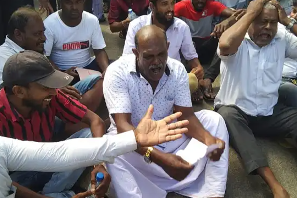 யாழில் முன்னெடுக்கப்பட்டுள்ள பாரிய போராட்டம்; பொலிஸார் குவிக்கப்பட்டதால் பரபரப்பு!