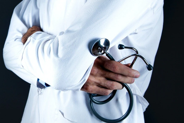 யாழில் அரச மருத்துவரால் மனைவியின் தங்கைக்கு ஏற்பட்ட நிலை!