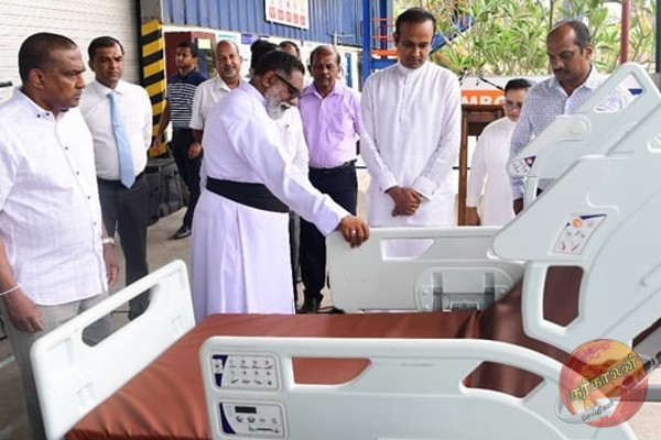 கனடா வாழ் இலங்கைக் குடும்பத்தின் நெகிழவைத்த செயல்!