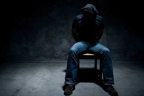 18 வயது காதலனை கடத்திய 17 வயது காதலி; தந்தையும் உடந்தை!