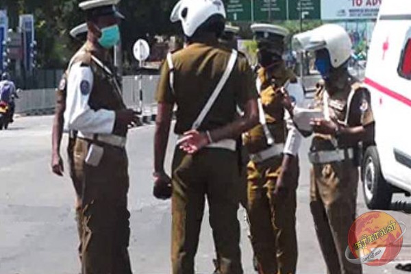 பயங்கர விபத்தில் சிக்கிய சொகுசு கார்… 4 பேர் வைத்தியசாலையில்!