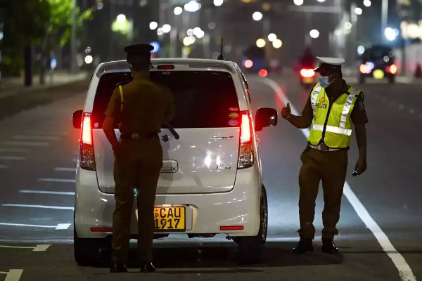 பொலிஸ் உத்தியோகத்தர்கள் மீது தாக்குதல்; 4 பேர் கைது