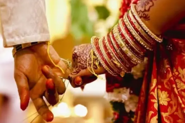 யாழில் தாயின் மீது லண்டன் வாழ் மகள் கொலைவெறி தாக்குதல் ; நடந்தது என்ன?