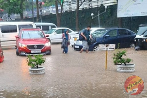 நீரில் மூழ்கிய கண்டி ரயில் நிலையம் உள்ளிட்ட நகரின் பல பகுதிகள்